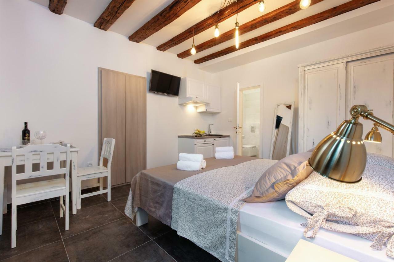 Studio Apartments Insula Split Eksteriør billede